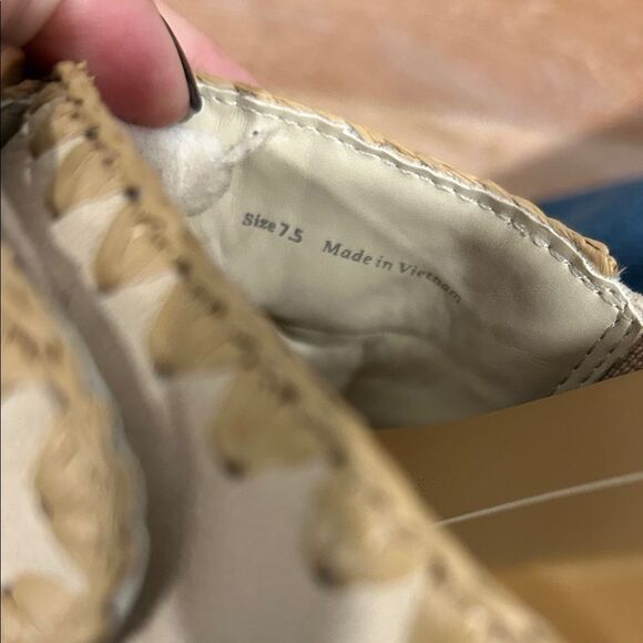 Dolce Vita Tan and Cream Buckle Platform Sandals, Size 7.5 - Picture 8 of 9